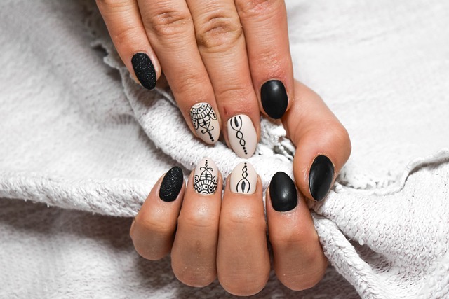 Creatieve en snelle nagelkunst met nagelstickers
